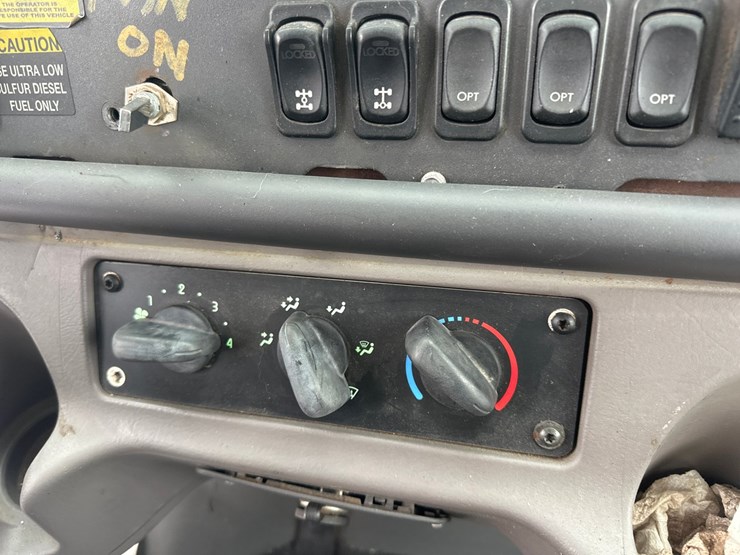 2009-caterpillar-c13-image-42