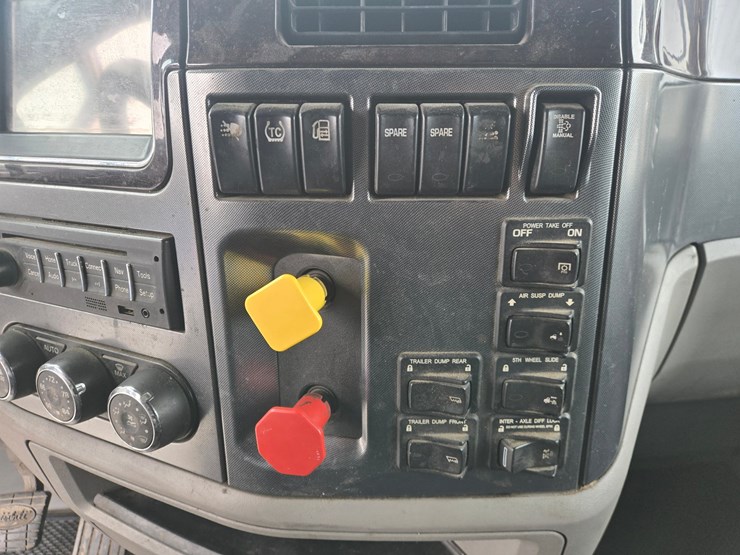 peterbilt-579-image-72