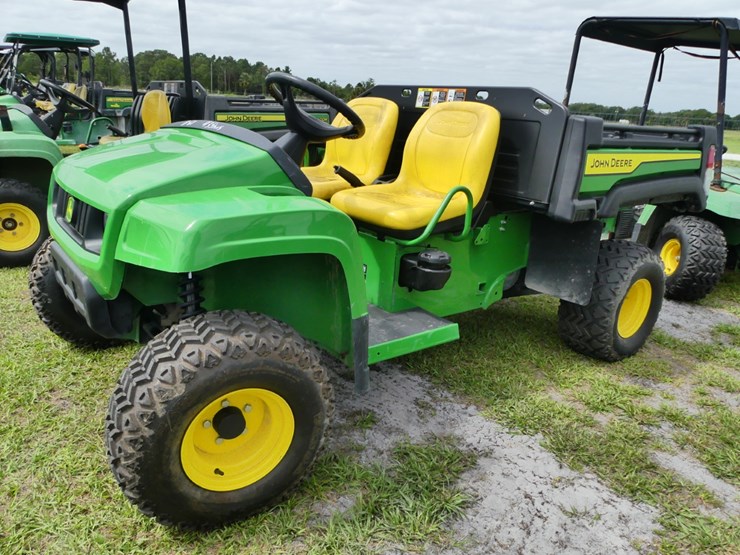 2024-john-deere-tx-4x2-image-2