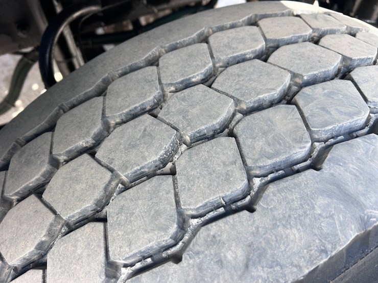 #1680-•-2003-freightliner-day-cab-truck-tractor-image-75