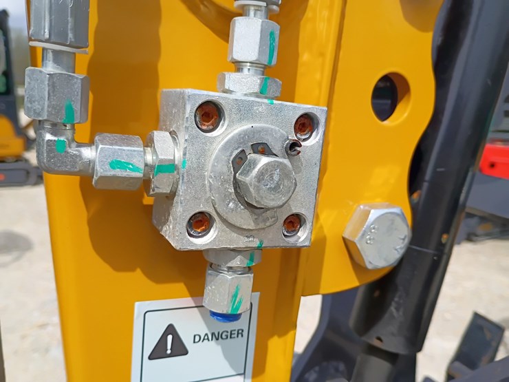 #24174-•-2025-agt-mx20r-mini-excavator-image-20