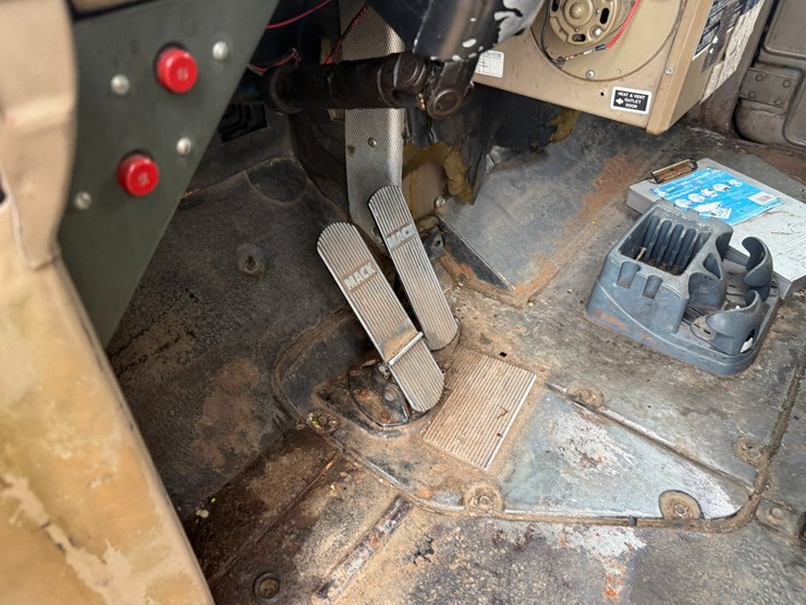 1984-mack-dm492s-image-58