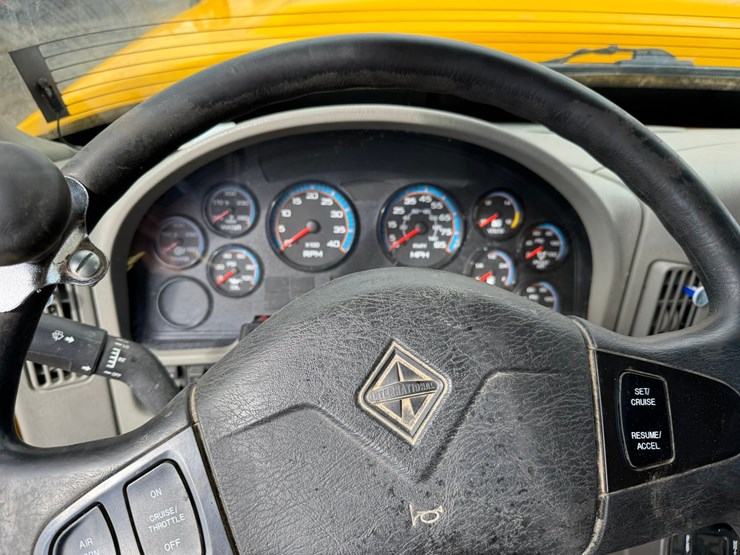 2009-international-workstar-7500-image-80