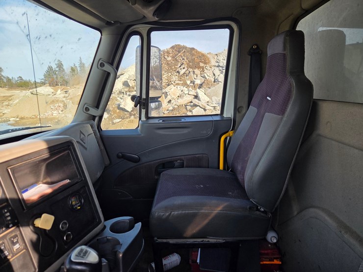 2012-international-7600-image-54