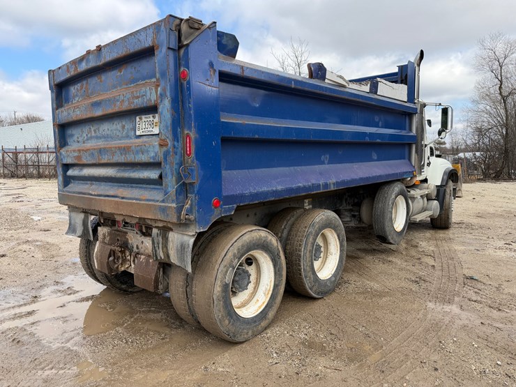 #1049-•-2005-mack-granite-tri-axle-dump-image-5