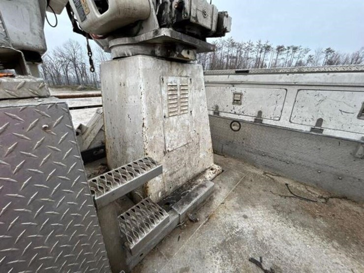 2004-freightliner-fl80-image-60