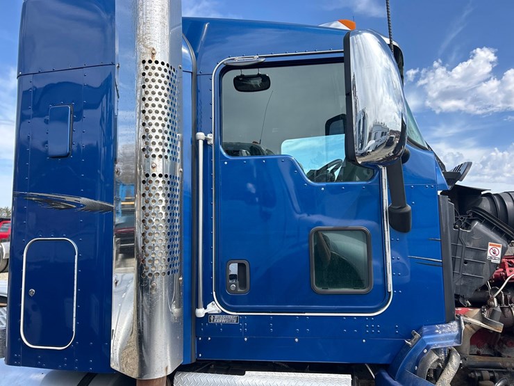 2017-kenworth-t660-image-52