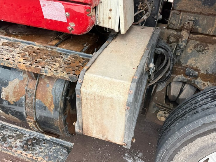 #1052-•-2007-international-7600sfa-tri-axle-dump-truck-image-44