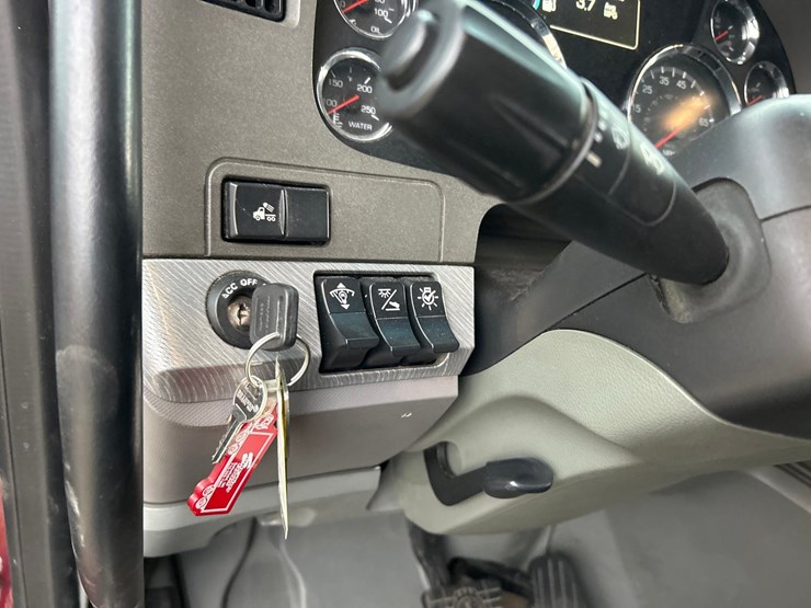 2016-kenworth-t680-image-59