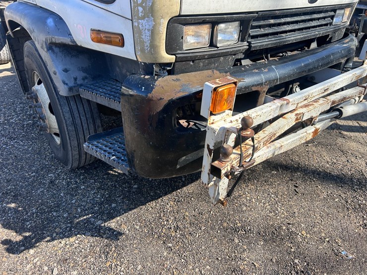 #1694-•-2004-isuzu-cab-and-chassis-image-19