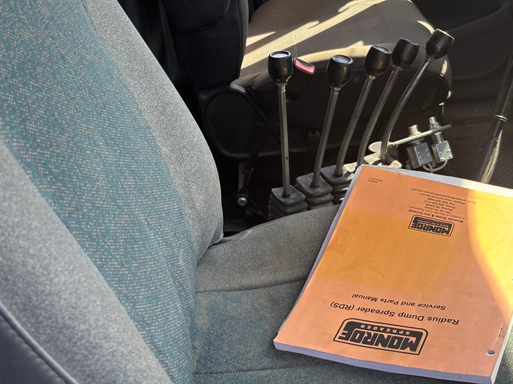 2006-international-7600-image-31