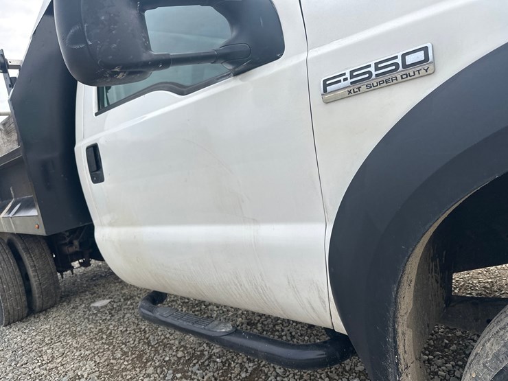 2006-ford-f550-image-13