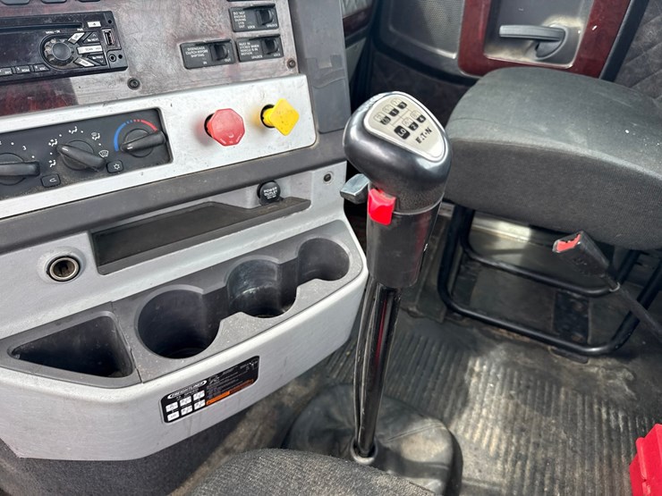 2018-freightliner-122sd-image-61