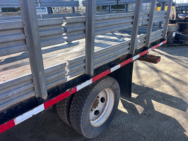 2013-isuzu-npr-image-14