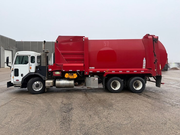 #1360-•-2019-peterbilt-pb520-side-load-garbage-truck-image-2