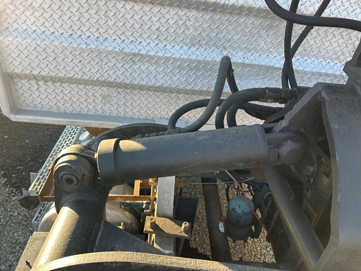 2001-mack-ch613-image-39