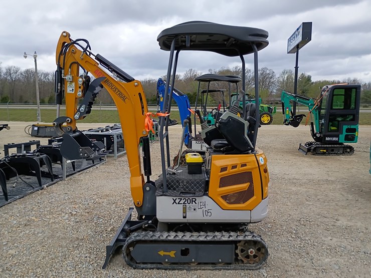 #24166-•-2025-agt-xz20r-mini-excavator-image-1