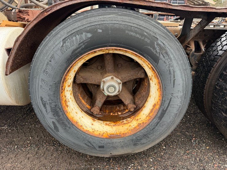 1996-mack-ch613-image-63