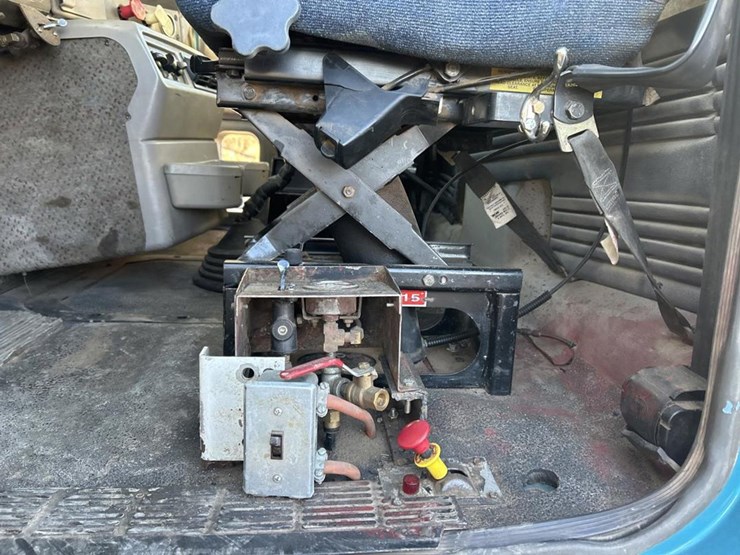 2001-mack-ch613-image-79