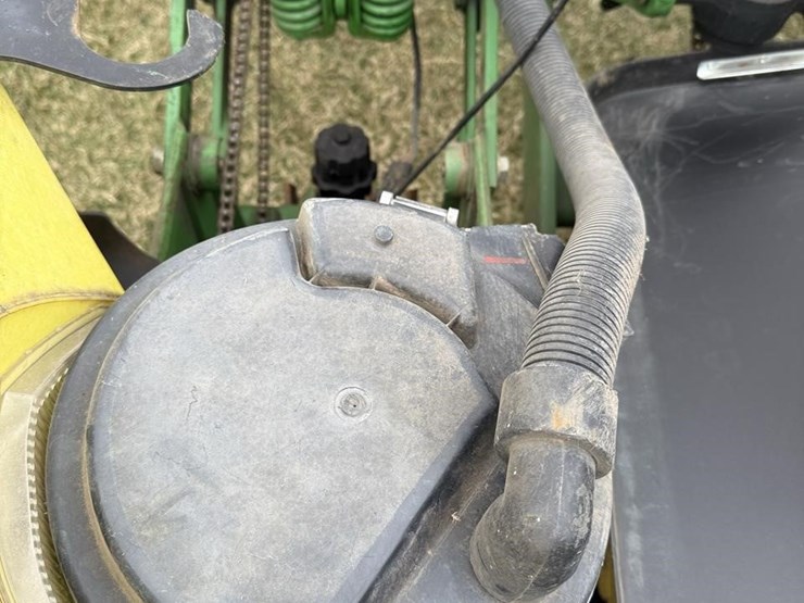 1997-john-deere-1770-image-43