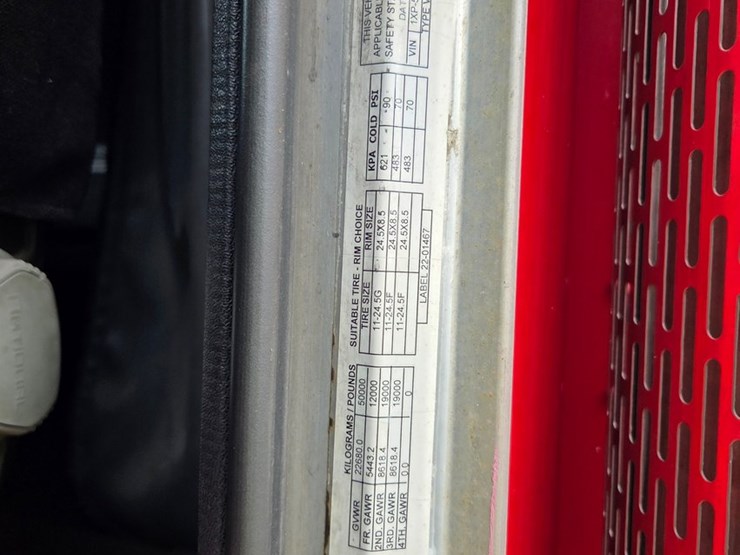 2002-peterbilt-379-image-92