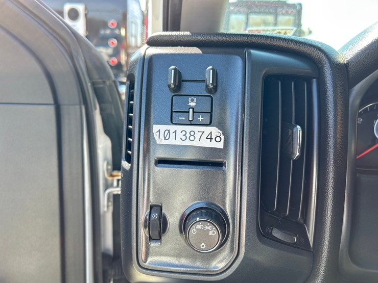 2018-chevrolet-3500-image-67