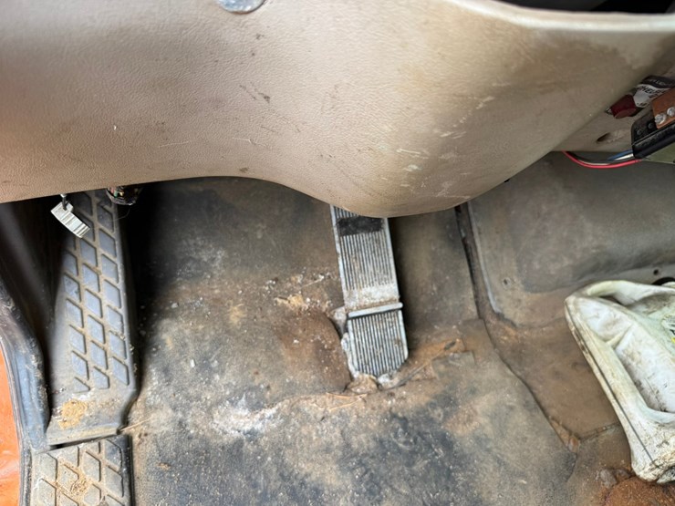 #2168-•-2001-sterling-4x2-snow-plow-truck-image-60