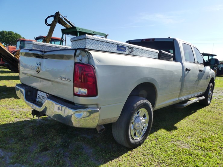 2010-dodge-ram-3500-image-3