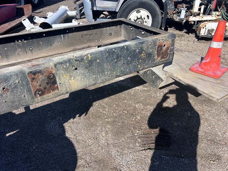 #1694-•-2004-isuzu-cab-and-chassis-image-18