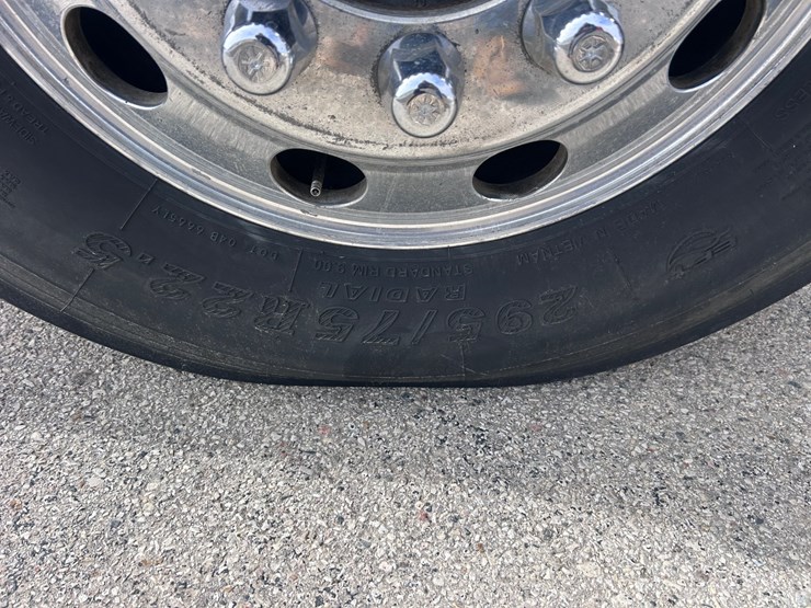 2000-peterbilt-379-image-75