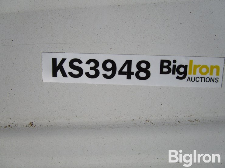 white-sheet-metal-siding-panels-image-17