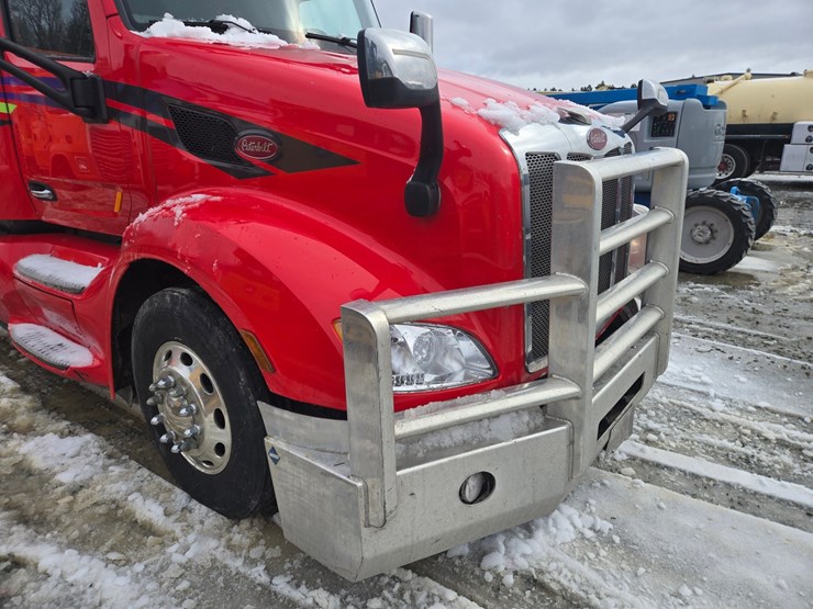peterbilt-579-image-11