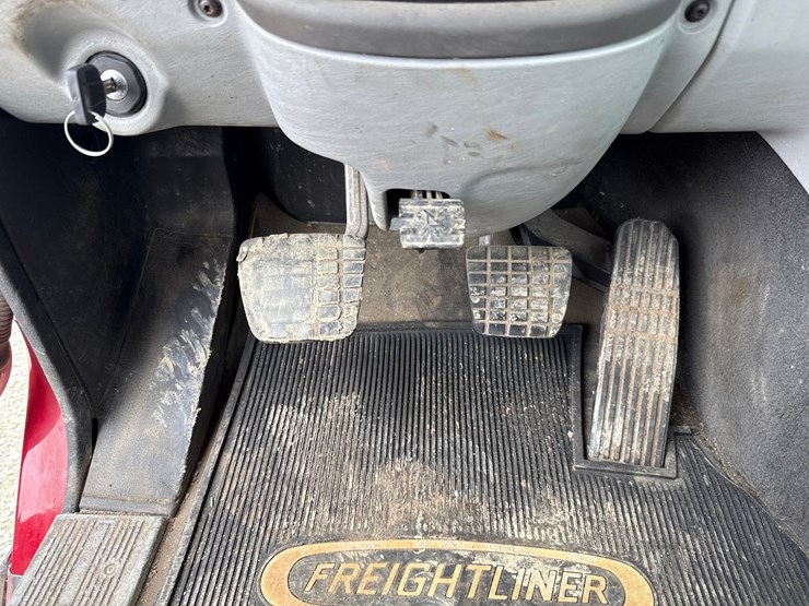 2018-freightliner-122sd-image-60