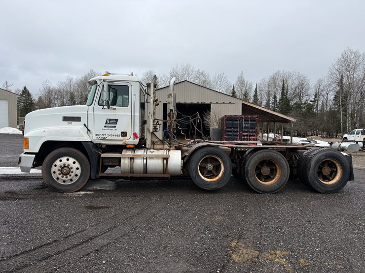 1996-mack-ch613-image-2