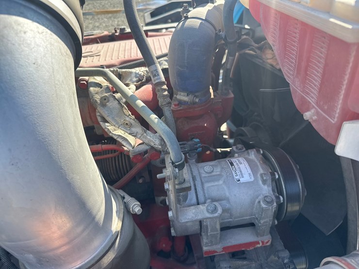 2013-peterbilt-365-image-71