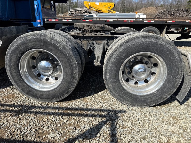 #2199-•-2020-international-a26-sleeper-cab-truck-tractor-image-97