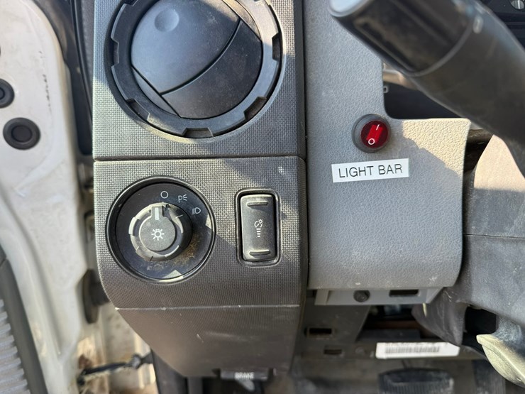 2011-ford-f550-xl-image-37