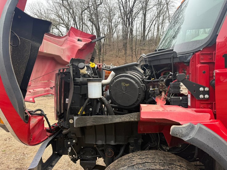 2012-international-7400-image-9