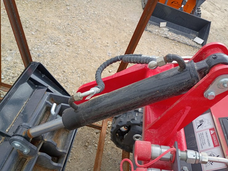 #23946-•-2025-agt-ysrt14-mini-skid-steer-image-24