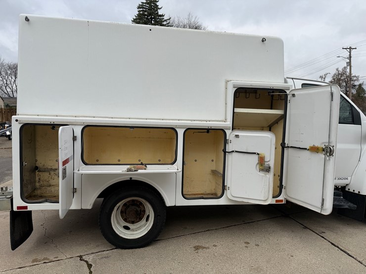 #1048-•-2009-gmc-c5500-specialty-service-truck-image-32