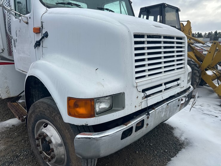 1995-international-8100-image-10