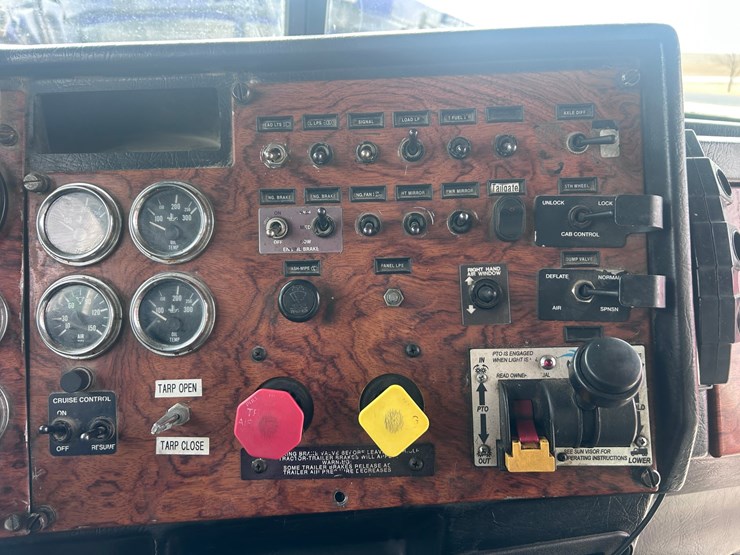 1999-peterbilt-379-image-48