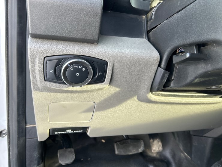 2021-ford-f550-image-79