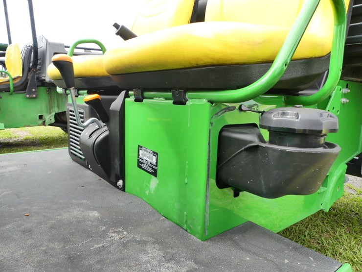 2024-john-deere-tx-4x2-image-10