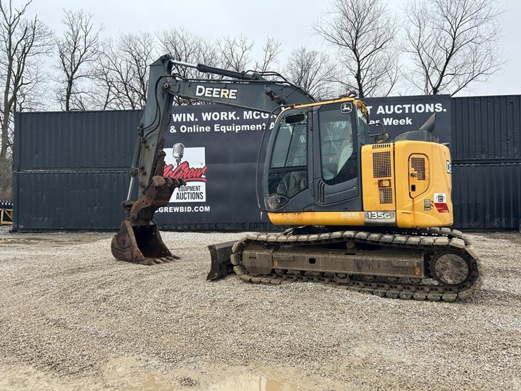 2020-deere-135g-image-1