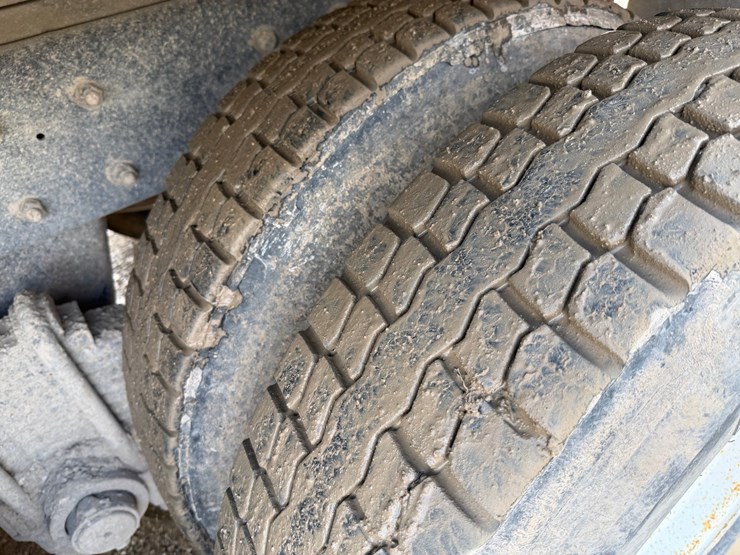 #1049-•-2005-mack-granite-tri-axle-dump-image-75