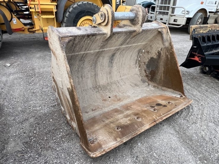 cat-72"-muck-bucket-image-6
