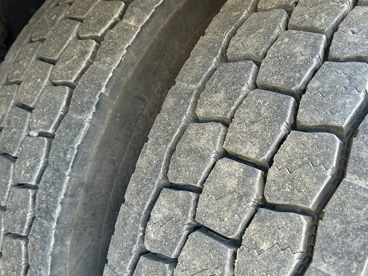 #2237-•-2006-mack-tri-axle-concrete-placement-truck-image-90