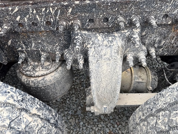 2016-massey-ferguson-8-image-43