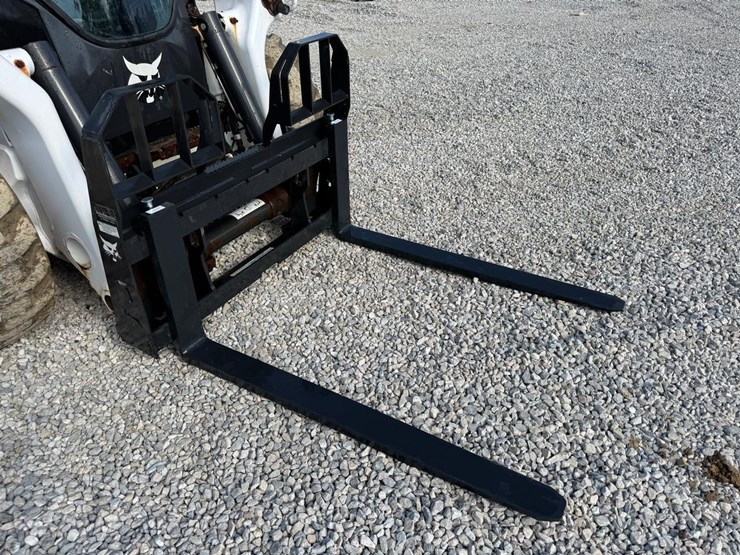 bobcat-48"-heavy-duty-skid-steer-pallet-forks-image-3